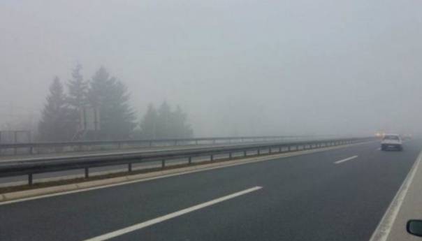 Jutarnja magla mjestimično smanjuje vidljivost na dionicama