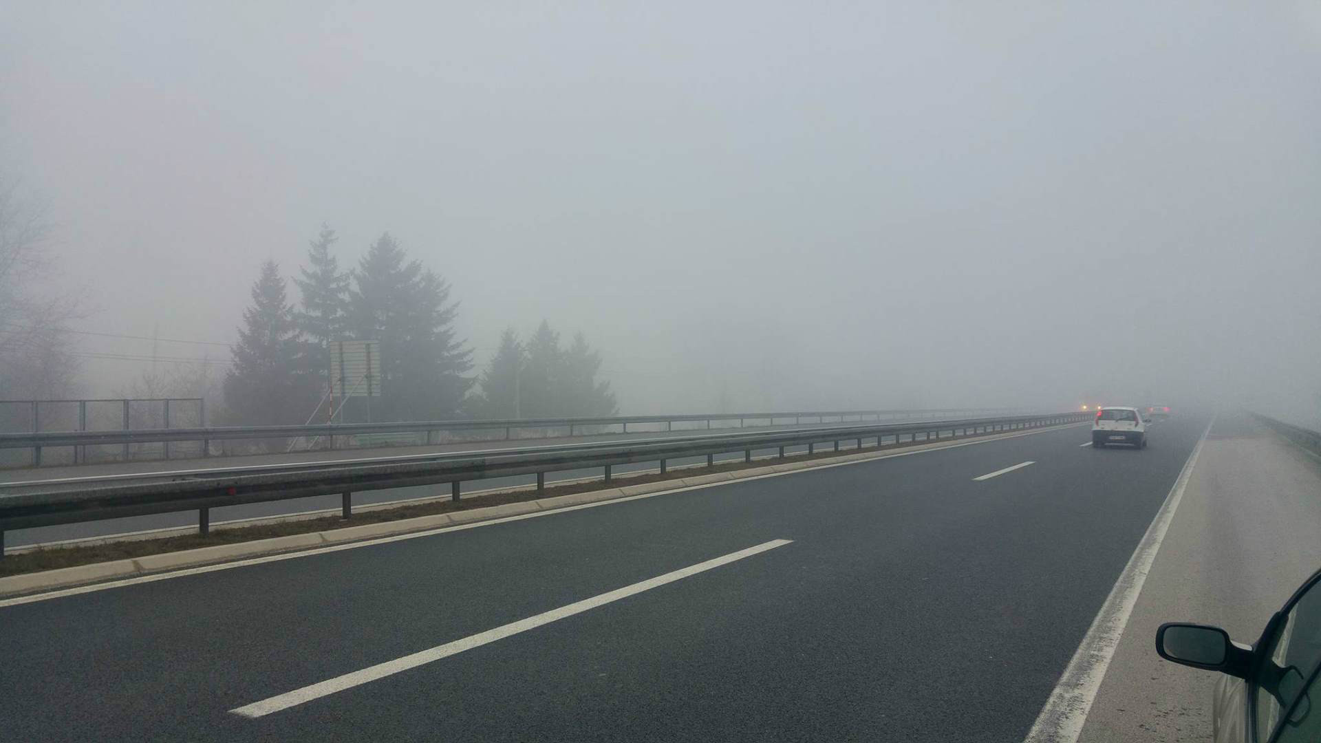 Jutarnja magla smanjuje vidljivost na dionicama uz rijeke Lašvu i Drinu