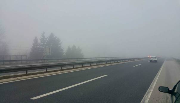Jutarnja magla smanjuje vidljivost na dionicama uz rijeke Lašvu i Drinu
