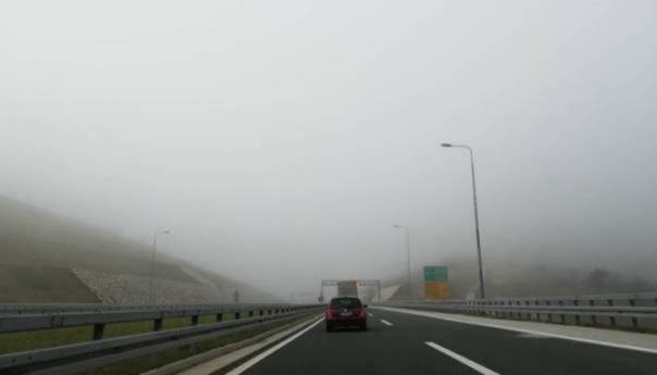 Jutarnja magla smanjuje vidljivost u kotlinama i uz riječne tokove