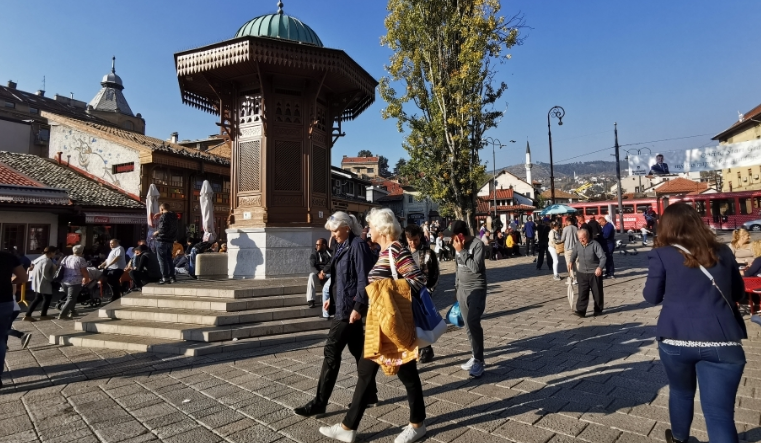 Jutro prohladno, tokom dana sunčano uz ugodnije temperature