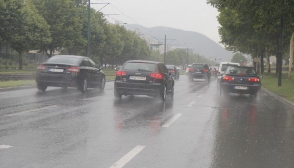 Jutros mjestimično vlažan ili mokar kolovoz