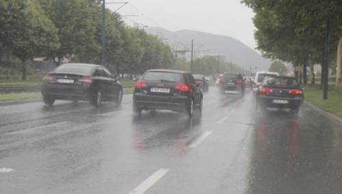 Jutros mjestimično vlažan ili mokar kolovoz