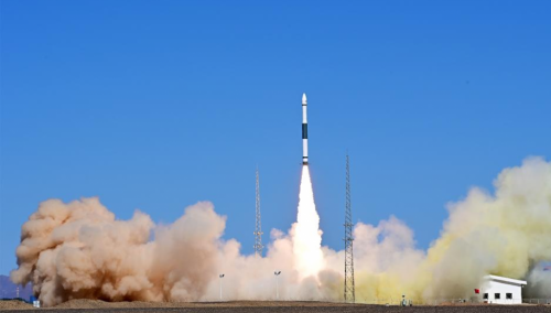 Južna Koreja lansira satelit, dok Sjeverna Koreja pokušava lansirati prvi vojni špijunski satelit