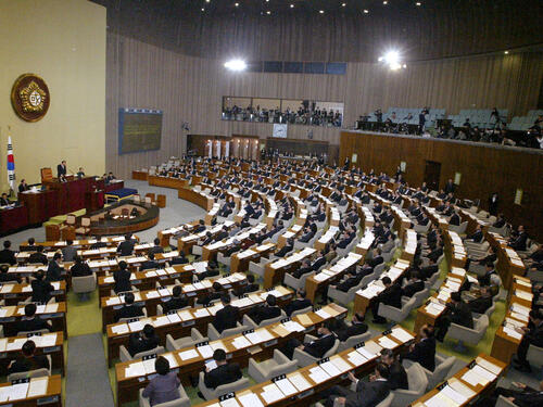 Južna Koreja: Poslanici vladajuće stranke bojkotovali glasanje o opozivu predsjednika