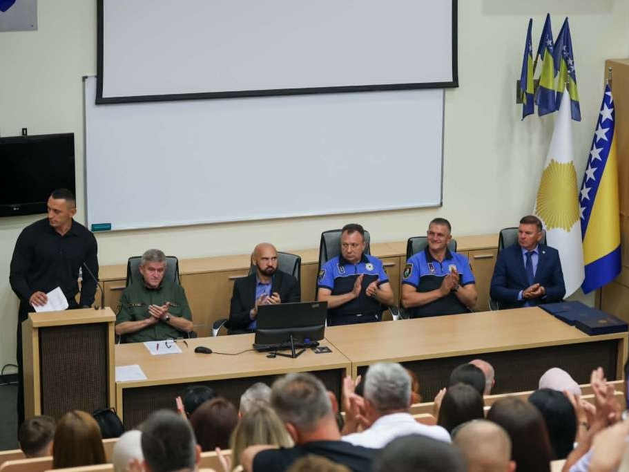 Kadeti iz tri kantona uspješno završili policijsku obuku u FMUP-u