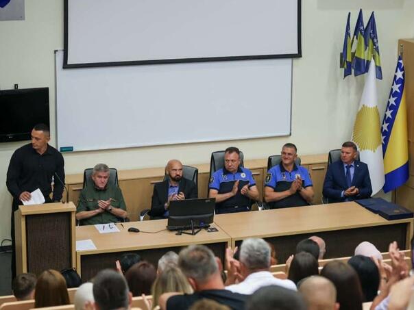 Kadeti iz tri kantona uspješno završili policijsku obuku u FMUP-u