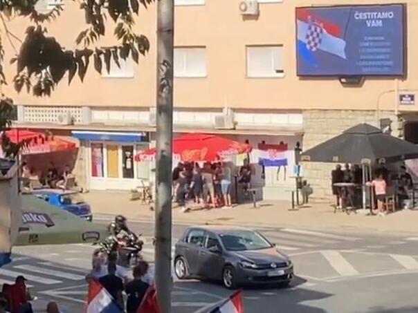 Kafić u Kninu na razglas puštao ustaške pjesme