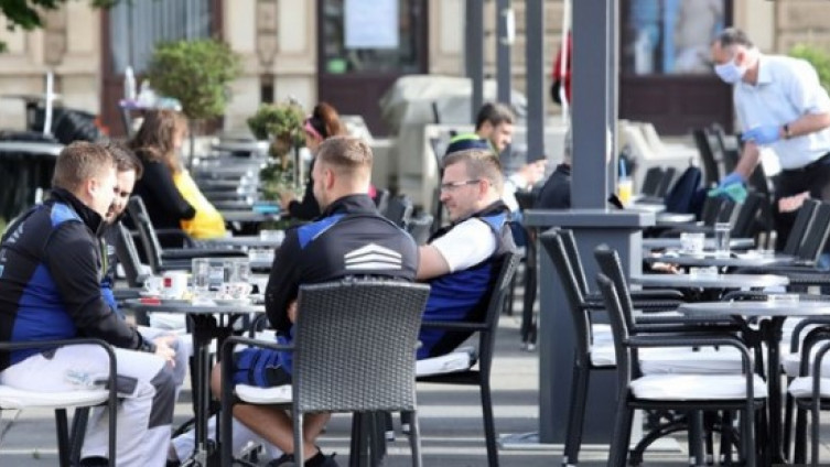 Kafići u FBiH počinju s radom, javni prijevoz od petka