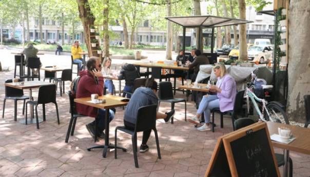 Kafićima u RS dozvoljen rad do ponoći