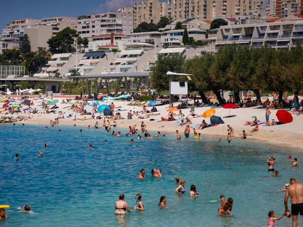 Kafu na plaži dobijaju iz zraka, prizori oduševili društvene mreže