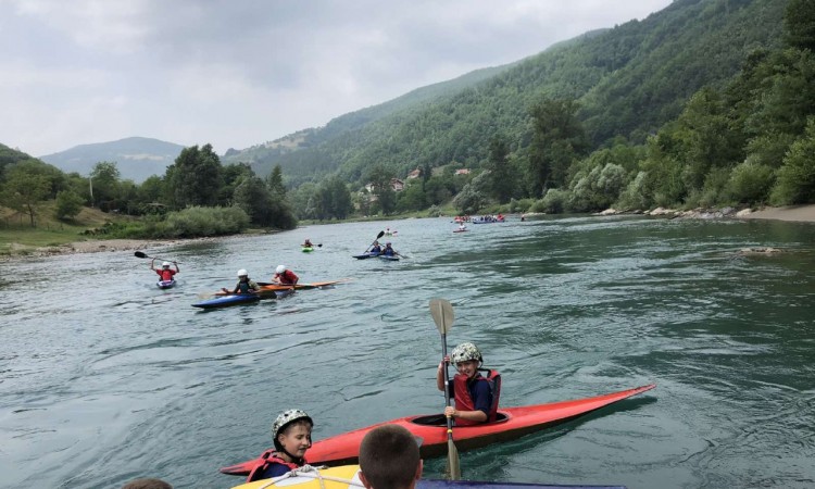 Kajakaši Goražda odali počast žrtvama genocida