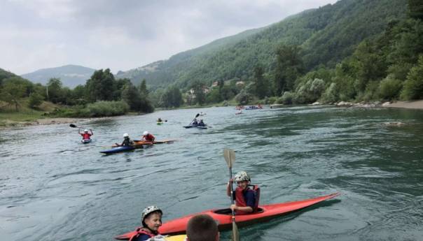 Kajakaši Goražda odali počast žrtvama genocida