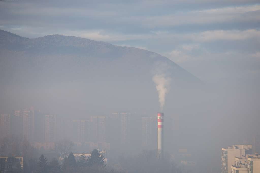 U Kaknju zagađenje danima preko granice uzbune, priča se samo o Sarajevu