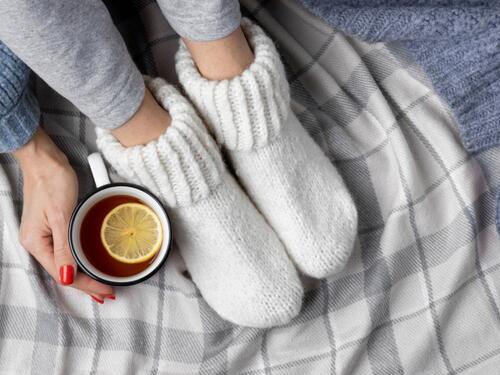 Kako brzo zagrijati hladna stopala kod kuće? Prirodna obloga koja djeluje!
