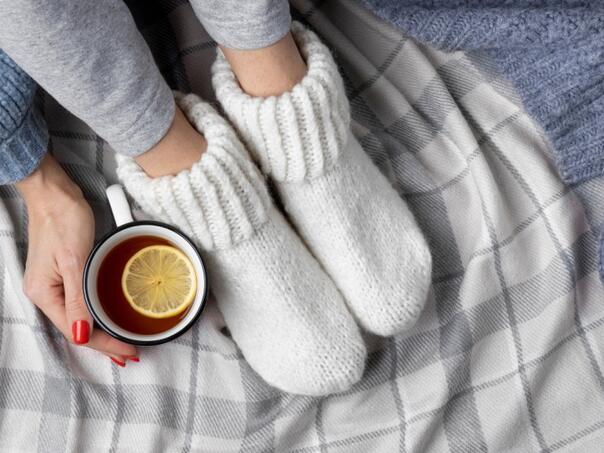Kako brzo zagrijati hladna stopala kod kuće? Prirodna obloga koja djeluje!