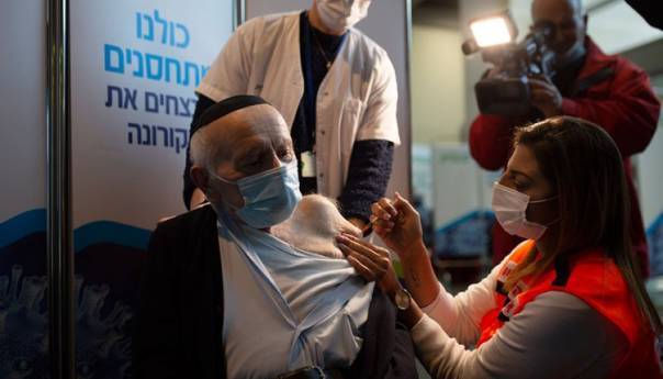 Kako je Izrael obezbijedio više doza vakcina od potrebnih