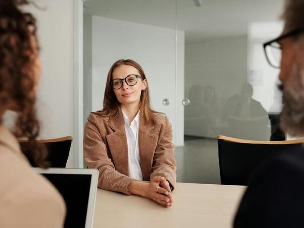 Kako ostaviti snažan prvi utisak odgovarajući na popularno pitanje na intervjuu za posao