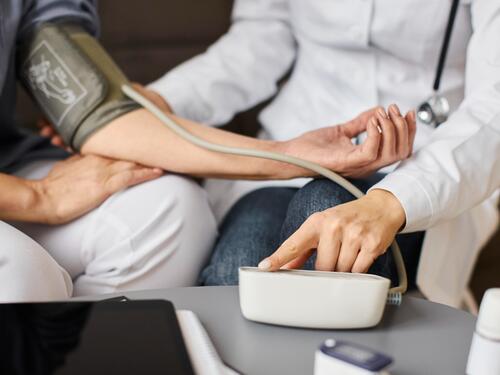 Kako prirodno smiriti nagli skok pritiska?