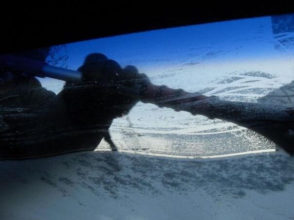 Kako se riješiti zamrznutih stakala u autu iznutra?