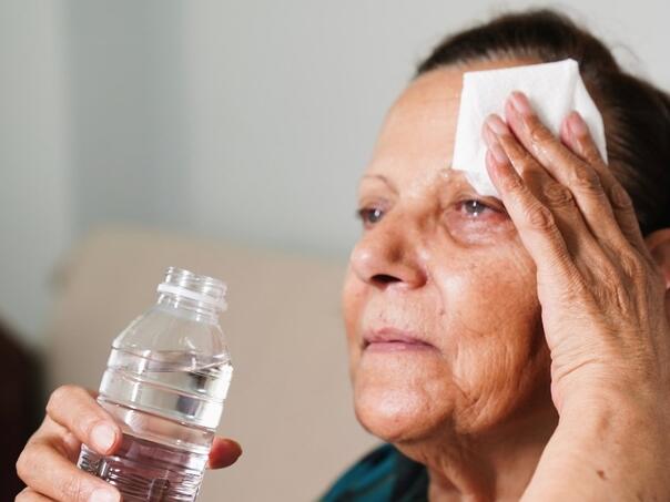 Kako starije osobe mogu sigurno prebroditi ljetne vrućine