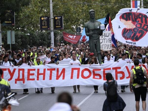 Kako su društvene mreže i ulica u Srbiji pobijedili televizije