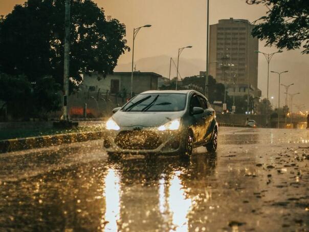 Kako zaštititi automobil prije oluje?