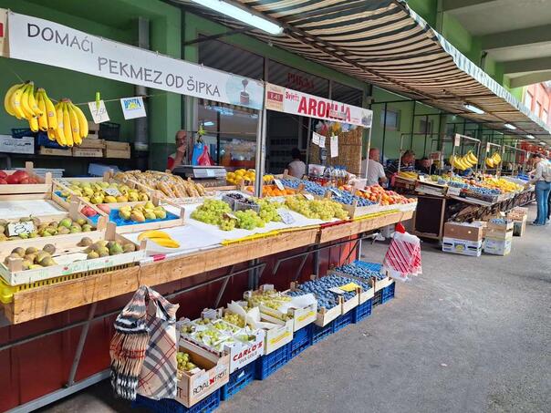 Kakve su cijene na banjalučkoj "Tržnici": Domaći ajvar 15 KM, kilogram vrganja 28 KM