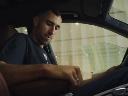 Kamenjaš od Dubaija dobio skupocjeni automobil