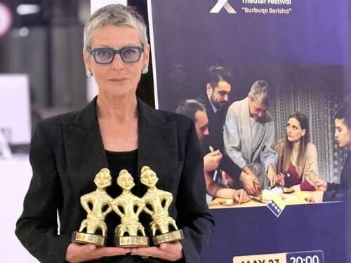 Kamerni teatar 55 osvojio tri nagrade u Prištini sa predstavom "Ljubičasto"