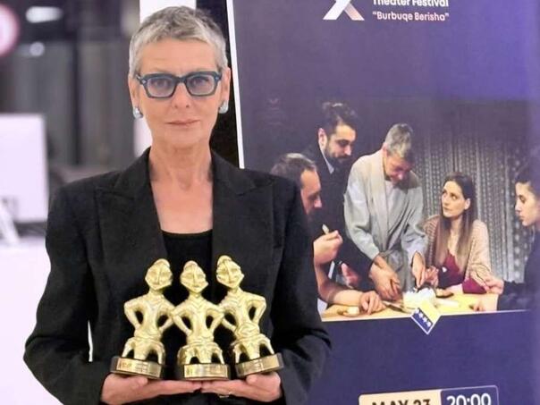 Kamerni teatar 55 osvojio tri nagrade u Prištini sa predstavom "Ljubičasto"