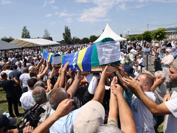 Kamičani: Klanjana kolektivna dženaza za sedam žrtava zločina u Prijedoru