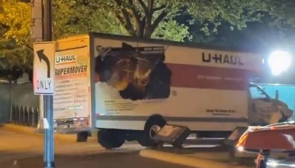 Kamion se zabio u sigurnosne barijere blizu Bijele kuće