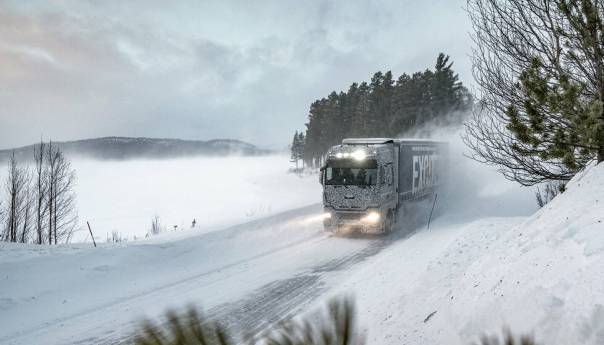 Kamiondžija sa gotovo tri promila alkohola sletio sa puta