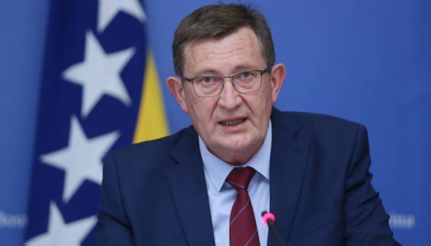 Kamioni mogu prelaziti granicu, postignut dogovor sa Hrvatskom