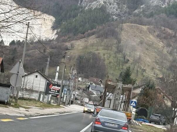 Kamioni napravili haos na cesti prema Mostaru, gdje je policija?