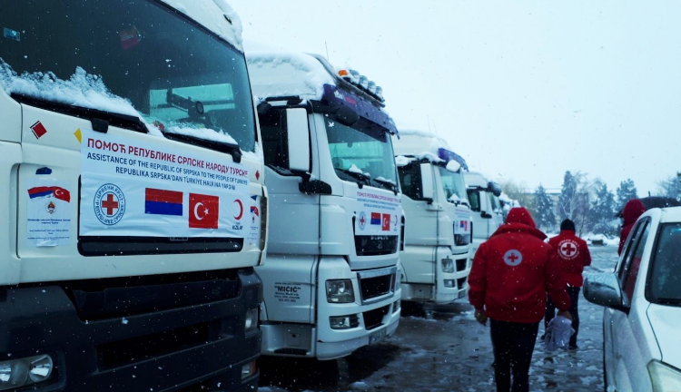 Kamioni sa 430 tona humanitarne pomoći iz Republike Srpske krenuli ka Turskoj