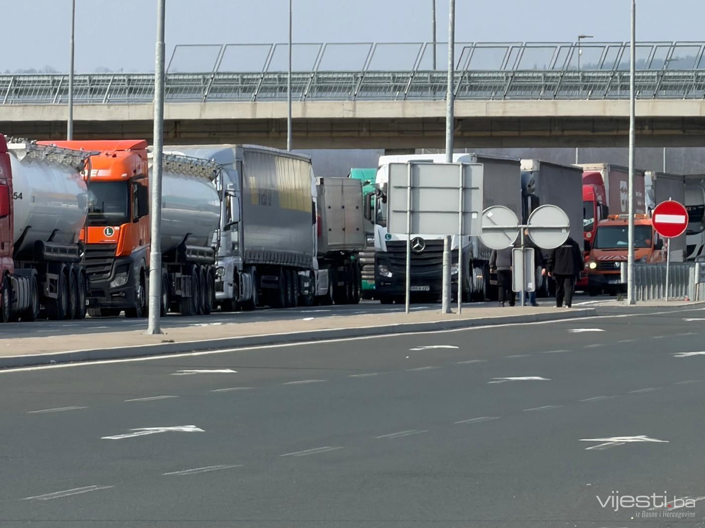 Vijesti.ba na Svilaju: Kamioni blokirali granični prelaz