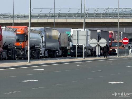 Vijesti.ba na Svilaju: Kamioni blokirali granični prelaz