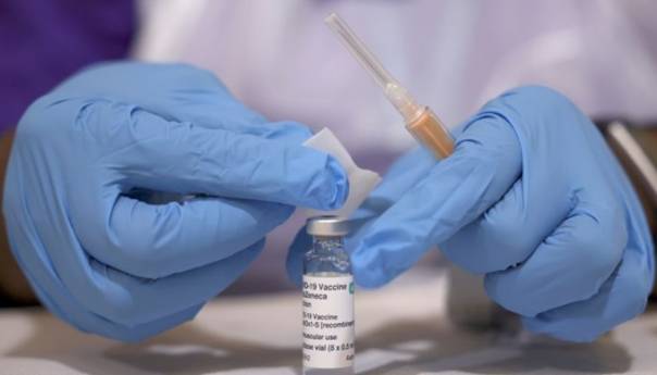 Kanadski stručnjaci preporučili da se mlađi od 55 ne vakcinišu AstraZenecom