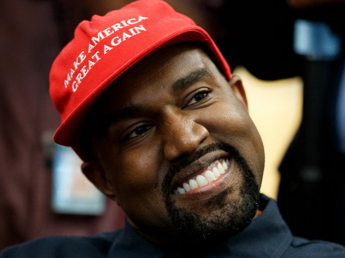 Kanye West uklonio sve zube i zamijenio ih protezom od titana