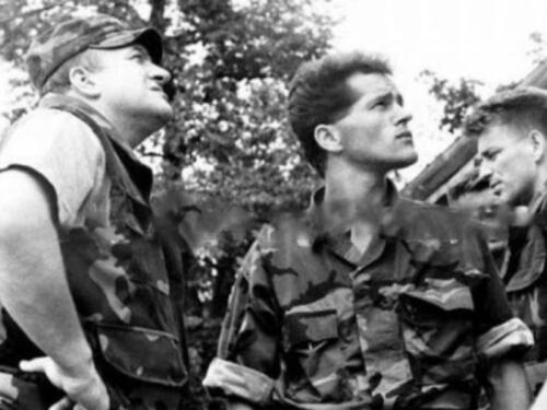 Kapa bez generala: Kako je zločinac Mladić izvukao jedva živu glavu sa bužimskog ratišta