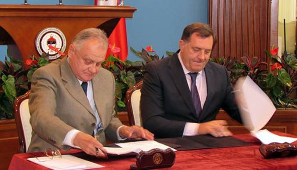 Karadžićevi ministri protiv visokog predstavnika i sudija Ustavnog suda BiH