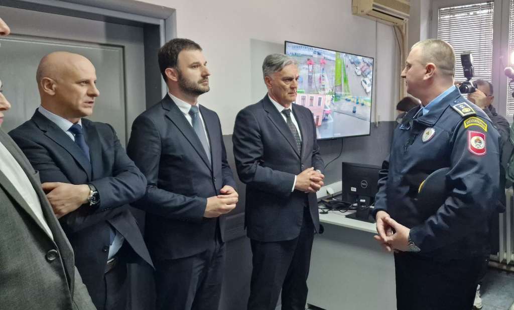 Karan i Javor pustili u rad novi sistem video nadzora u PU Prijedor