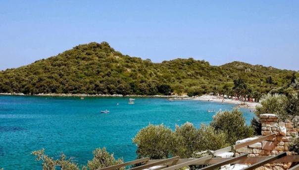 Karantena za Slovence ako se do kraja sedmice ne vrate iz Hrvatske