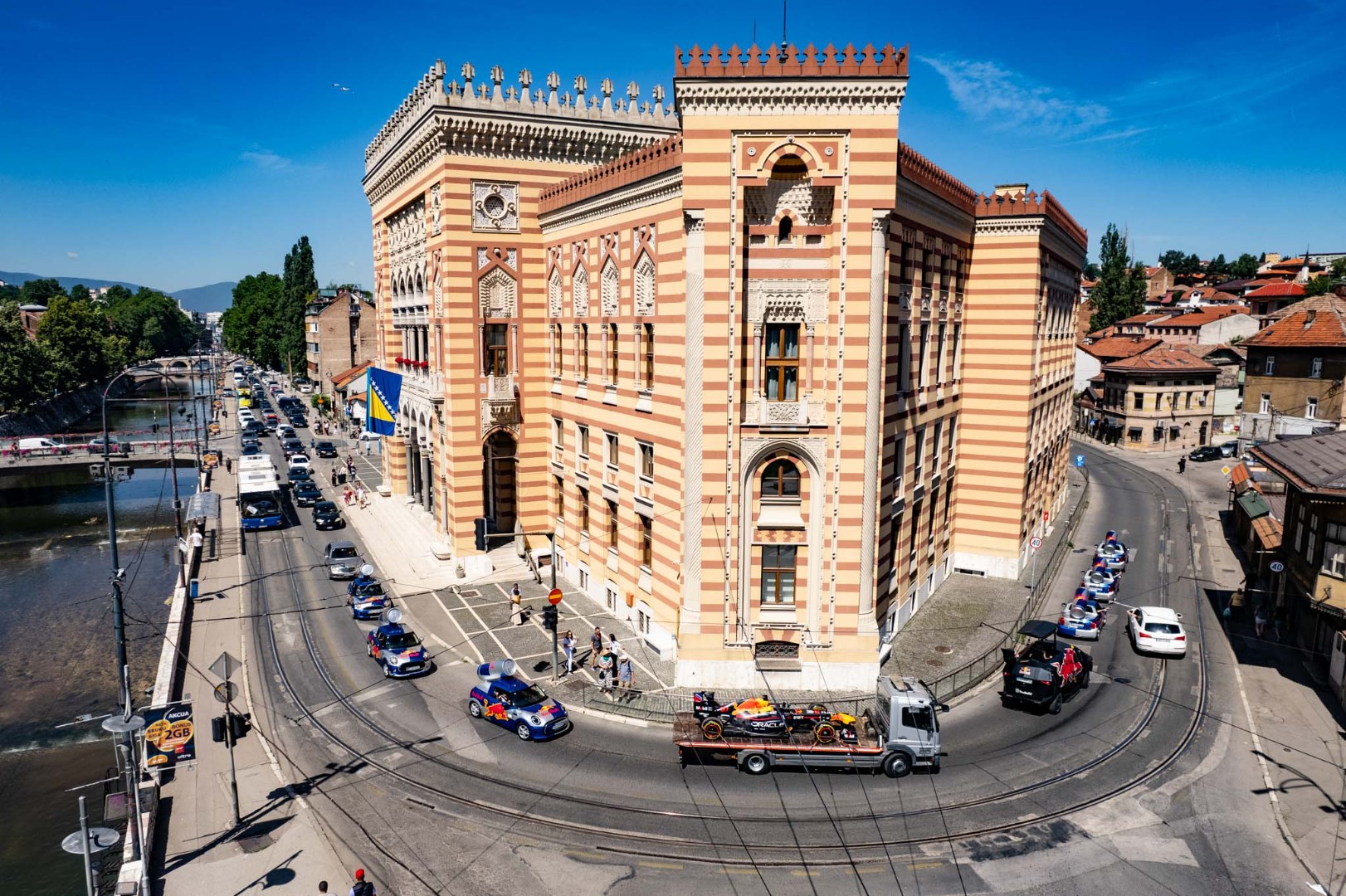 Karavan Red Bull Racinga prošao ulicama Sarajeva i najavio Red Bull Showrun