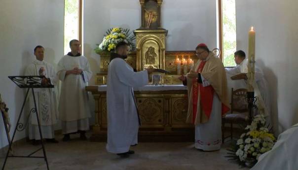 Kardinal Puljić blagoslovio crkvu koju je izgradio Husein Smajić