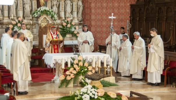 Kardinal Puljić: Želimo u ovom Uskrsu prepoznati dostojanstvo života