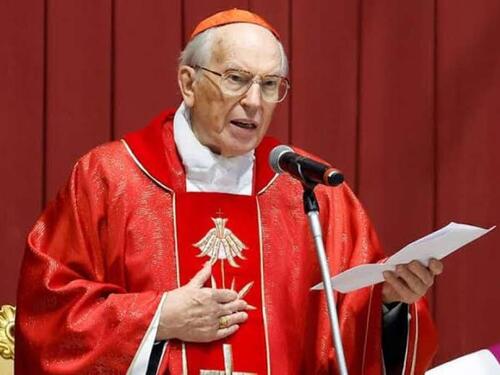 Kardinal Re: Papa Franjo bio je 'papa među narodom'