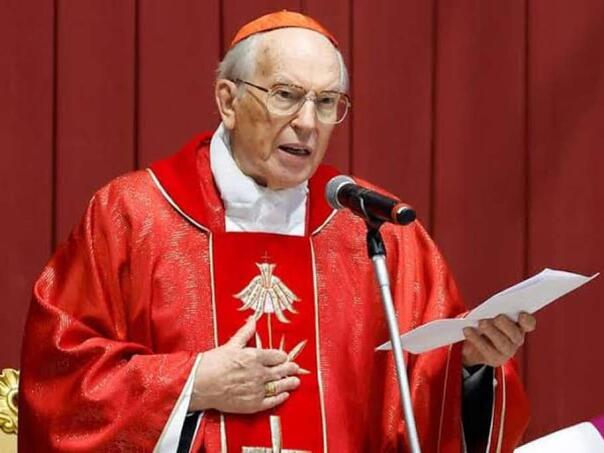 Kardinal Re: Papa Franjo bio je 'papa među narodom'